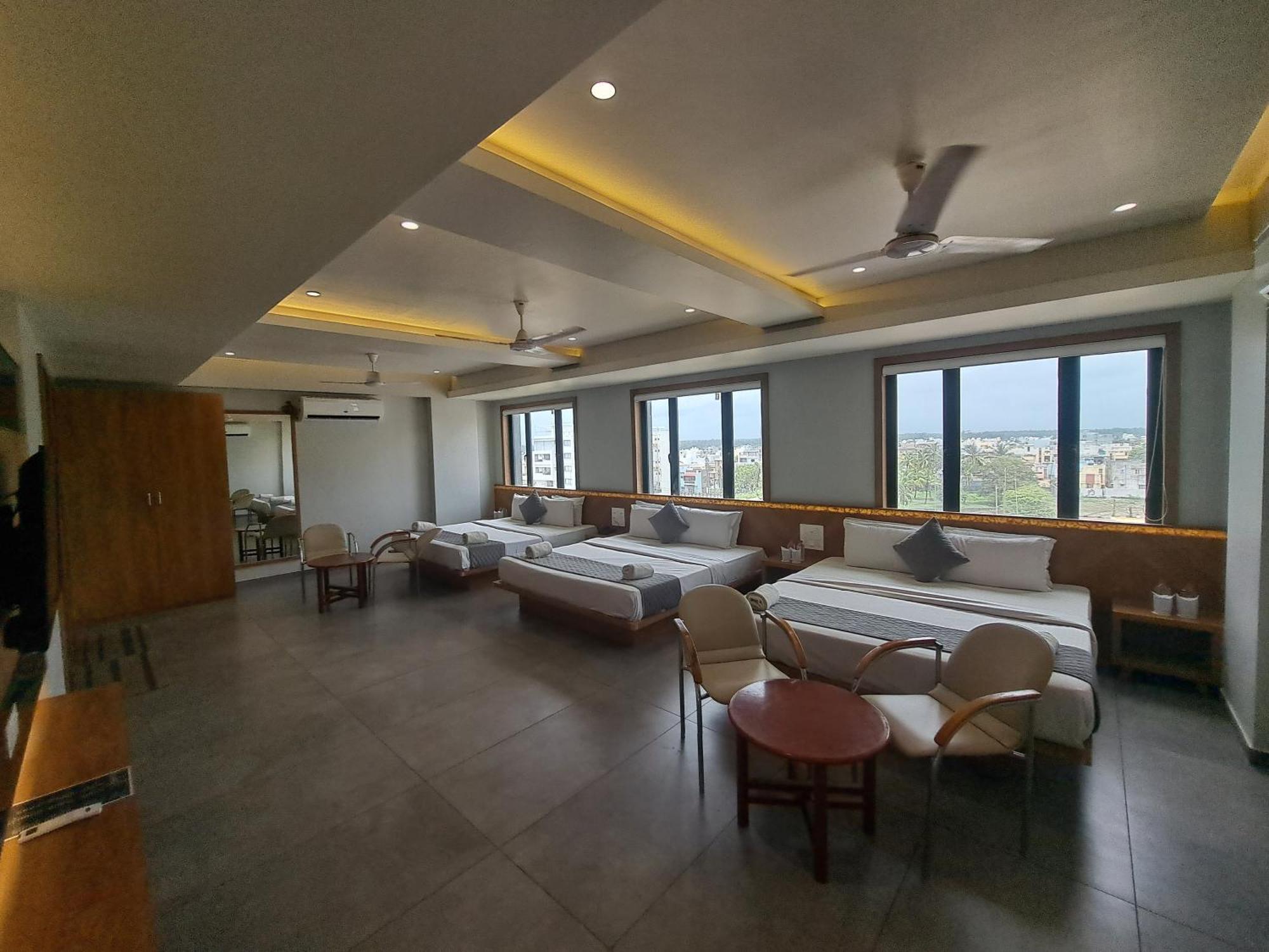 Hotel Om Somnāth Habitación foto