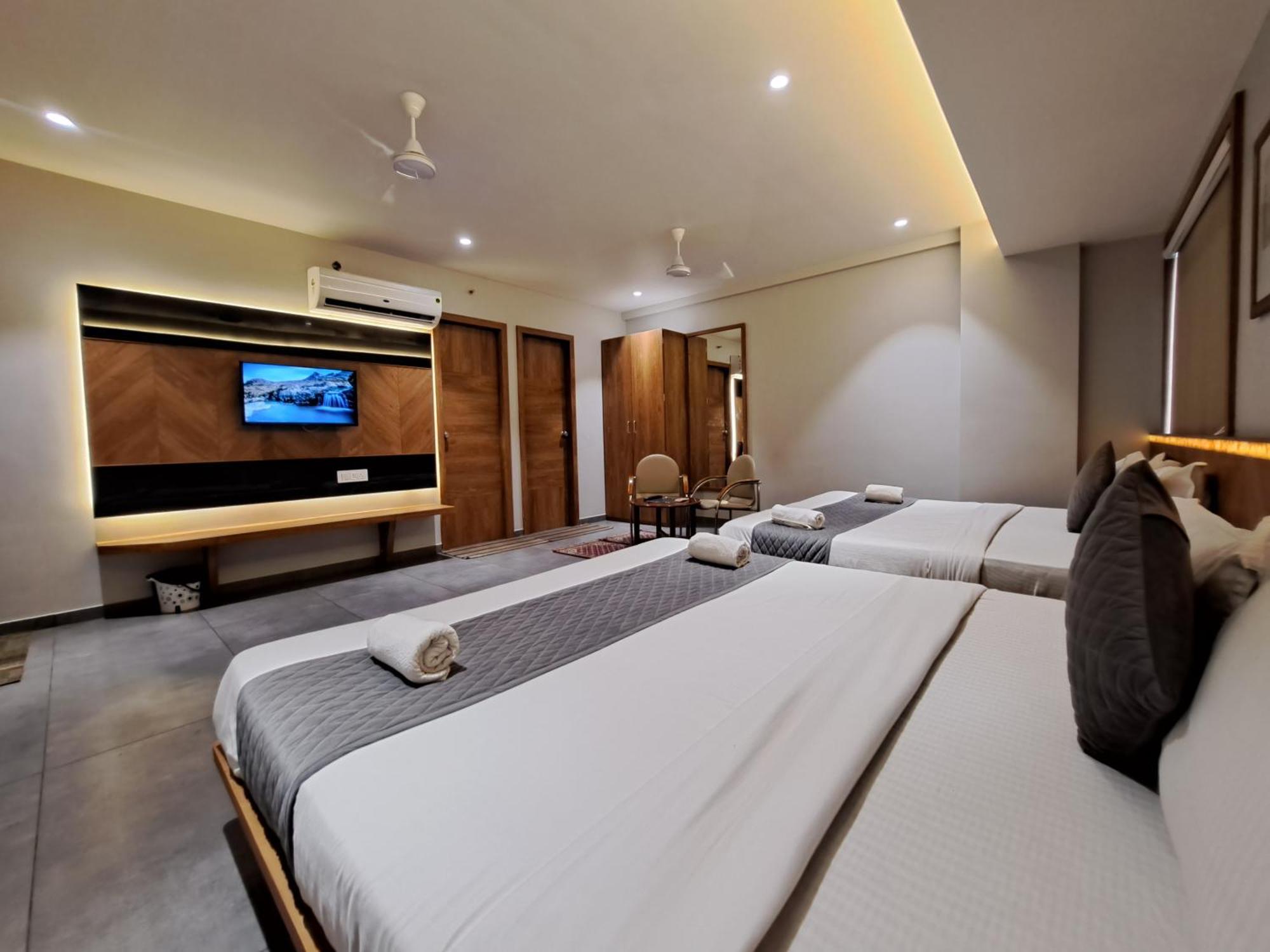 Hotel Om Somnāth Habitación foto